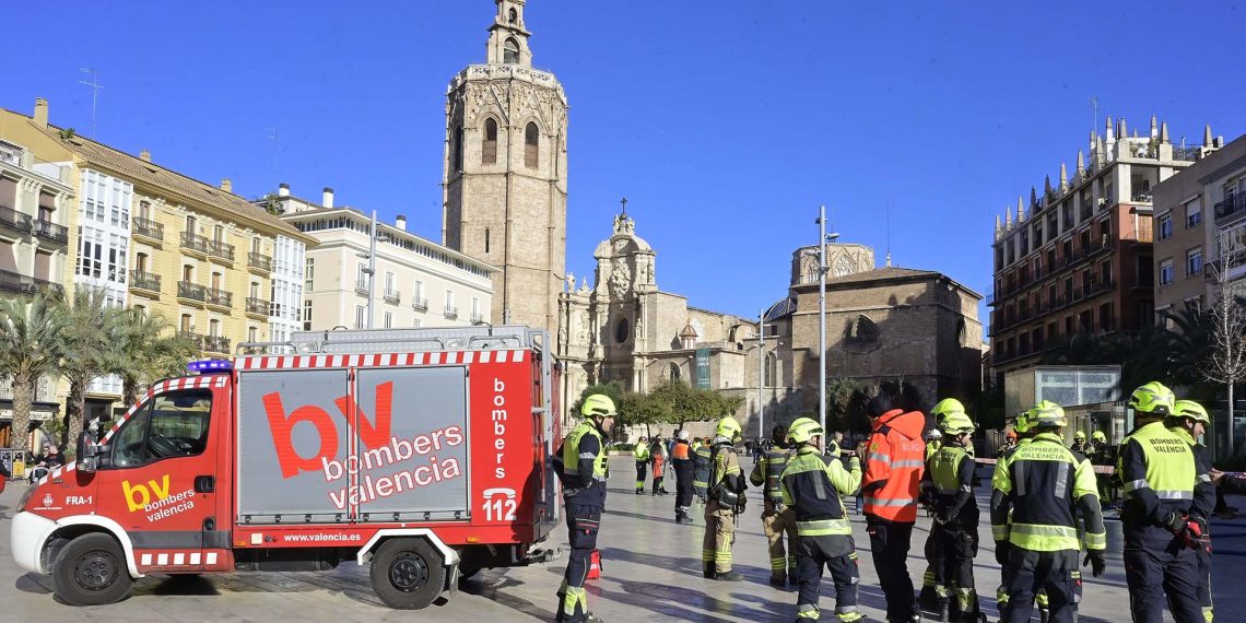 El Ayuntamiento de Valencia invierte 2,8 millones en renovar el vestuario y el equipamiento de seguridad de los bomberos