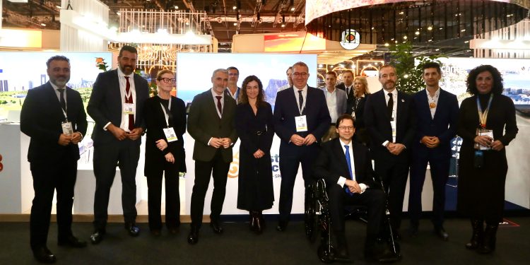Toni Pérez, presidente de la Diputación de Alicante, durante la jornada inaugural de la feria World Travel Market de Londres.