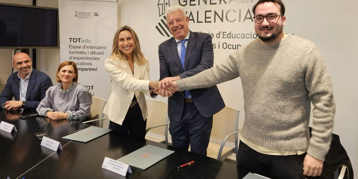 Educación firma un protocolo con Microsoft y Founderz para impulsar la formación en inteligencia artificial entre la comunidad educativa valenciana