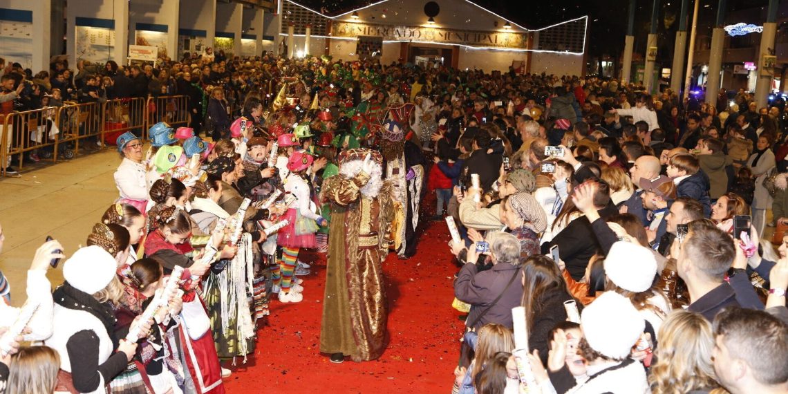 VOX Manises exige que los niños vuelvan a participar en la Cabalgata de Reyes y reclama recuperar las carrozas tradicionales