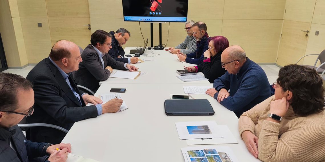 Valencia exige transparencia sobre las viviendas turísticas y reclama la recuperación de la oficina por el derecho a la vivienda