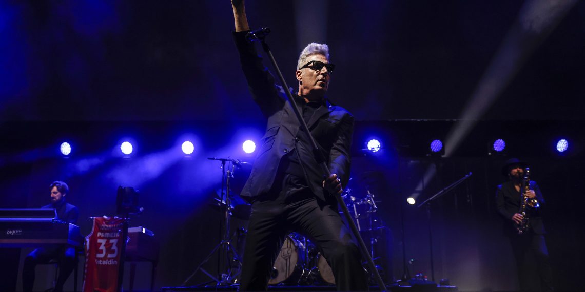 Loquillo conquista el Roig Arena en su último concierto del año