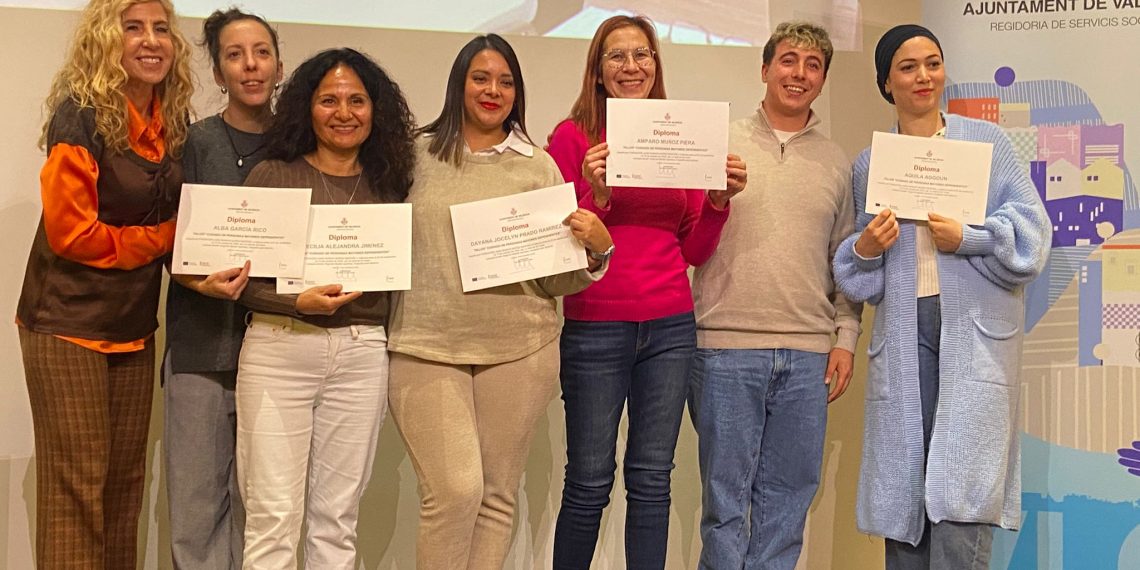 Un total de 120 personas en situación de vulnerabilidad social han participado en los talleres de habilidades y competencias básicas de Servicios Sociales