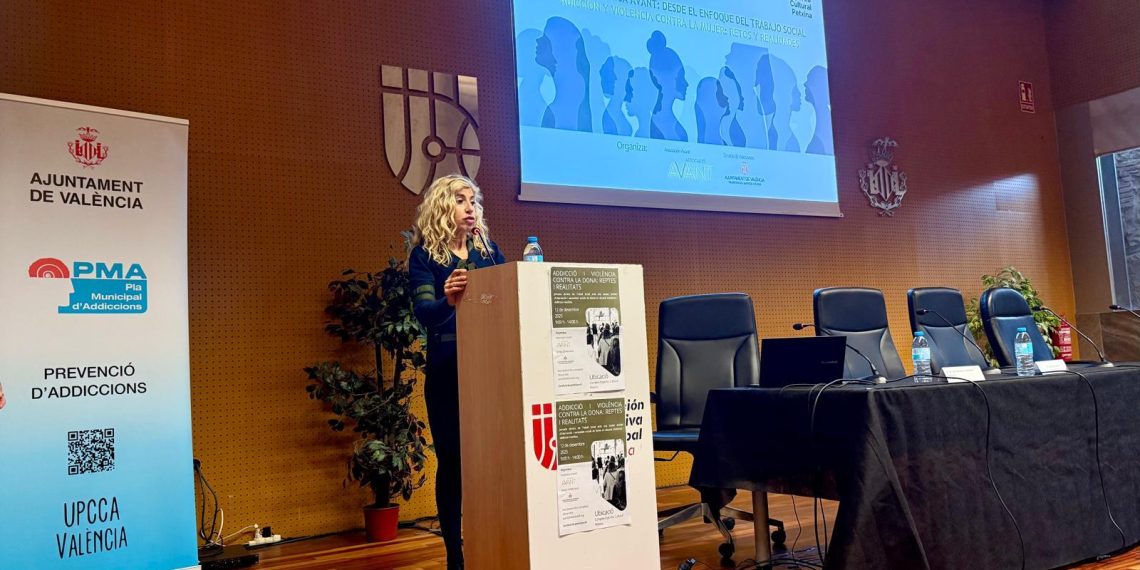 Valencia aborda la doble invisibilidad de las mujeres que sufren adicciones y violencia de género