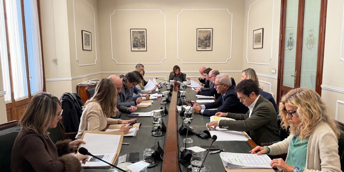 El Ayuntamiento de Valencia  mantendrá los precios de la EMT en el primer semestre de 2026