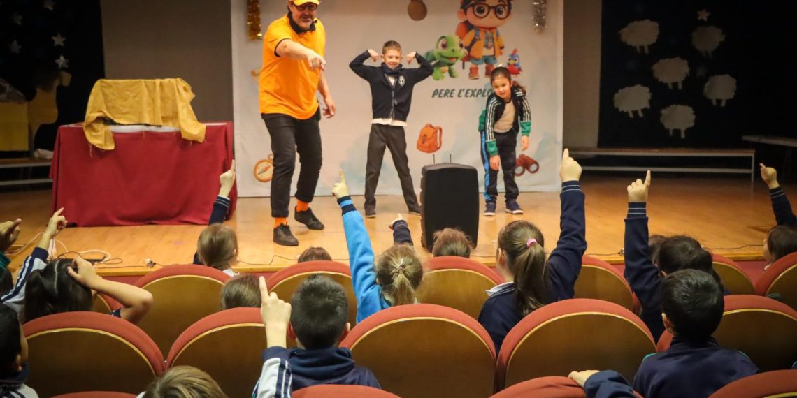 Torrent acerca las tradiciones navideñas valencianas a escolares con un cuentacuentos educativo