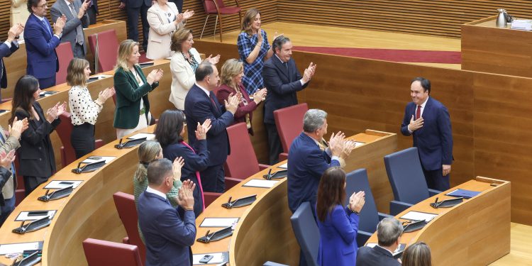 Pérez Llorca fija vivienda, juventud y simplificación administrativa como ejes de su mandato