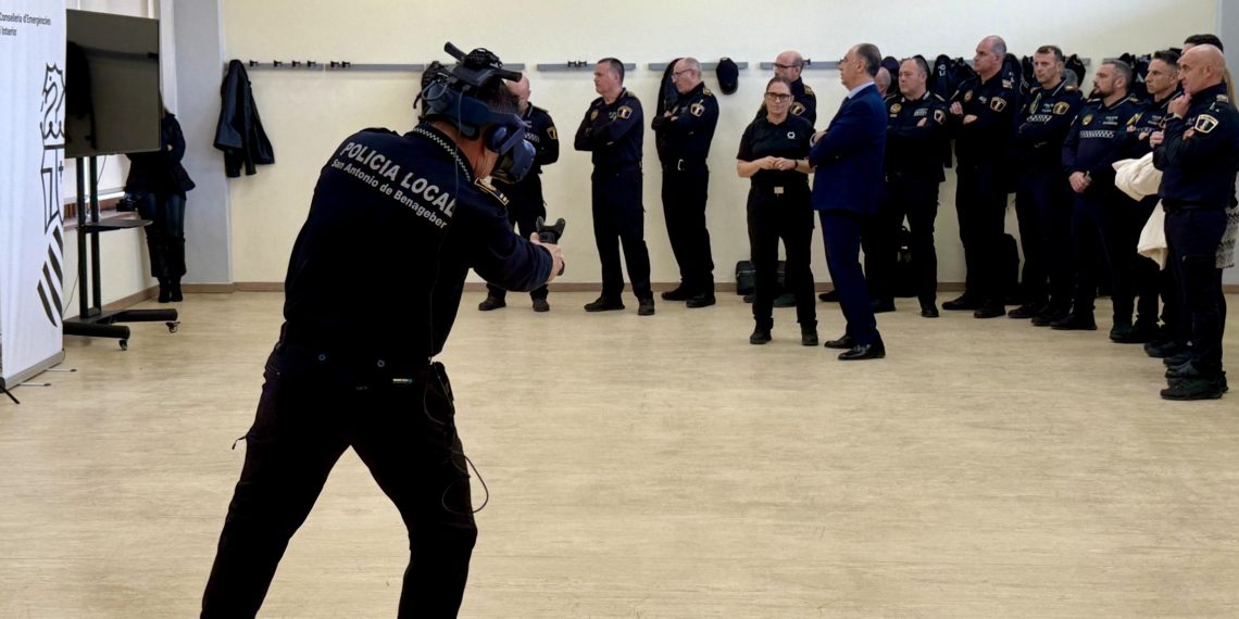 IVASPE incorpora tecnología inmersiva para entrenar a policías locales en situaciones de alto riesgo