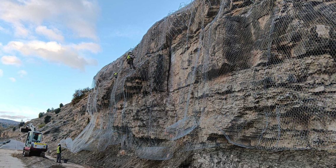 La Generalitat refuerza la seguridad vial con la estabilización del talud de la CV-125 en Cinctorres