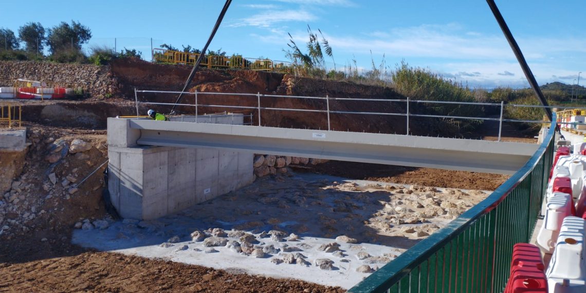 La Generalitat afronta la fase final de la reconstrucción del puente de La Loma en Loriguilla con la colocación de las vigas