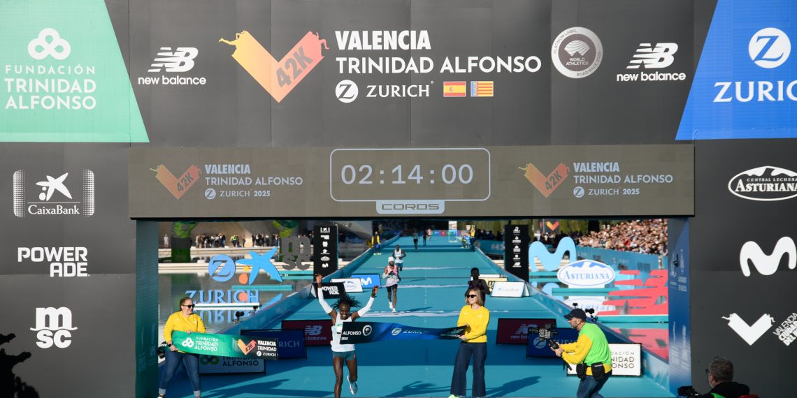 Jepkosgei (2:14:00) logra la mejor marca mundial del año para el Maratón Valencia