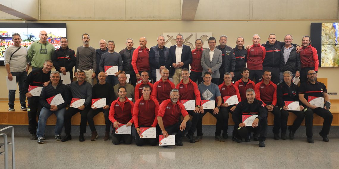 Acto de homenaje al Grupo de Rescate del Consorcio Provincial de Bomberos por su 20 aniversario, celebrado en el Parque de Sant Vicent del Raspeig.