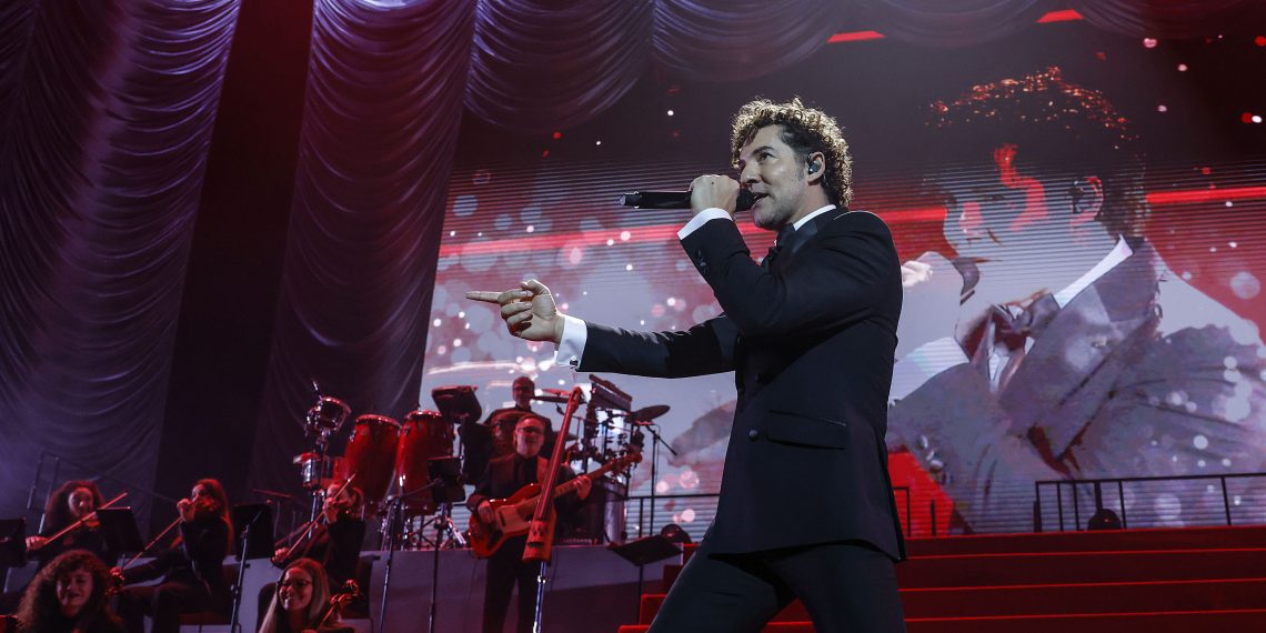 David Bisbal convierte el Roig Arena en una gran fiesta navideña ante 12.000 personas