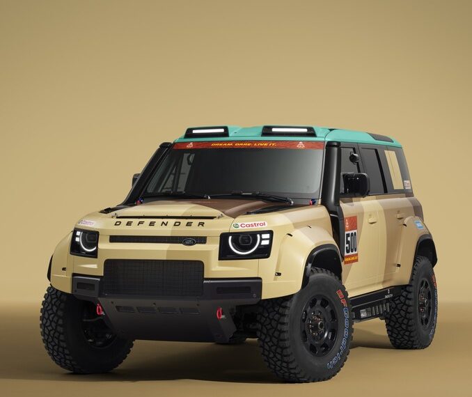 DEFENDER_DAKAR_D7X-R_500_FRONT_3-4_4X5-678x570.jpg