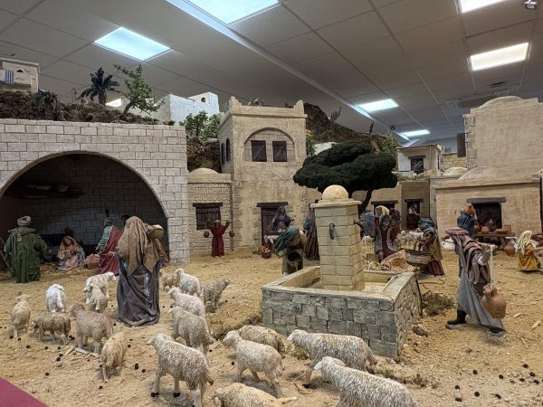 El belén de la Casa de Cultura de Museros, con más de 1.100 figuras y nuevas escenas, durante su inauguración.
