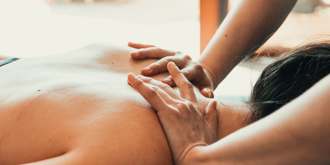 El equipo de FisioReact impulsa en Valencia su modelo de fisioterapia a domicilio orientado al paciente.