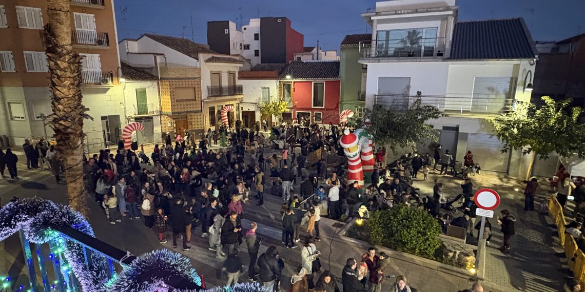 Encendido del árbol de Navidad en Museros, acto que abrió la programación festiva del municipio.