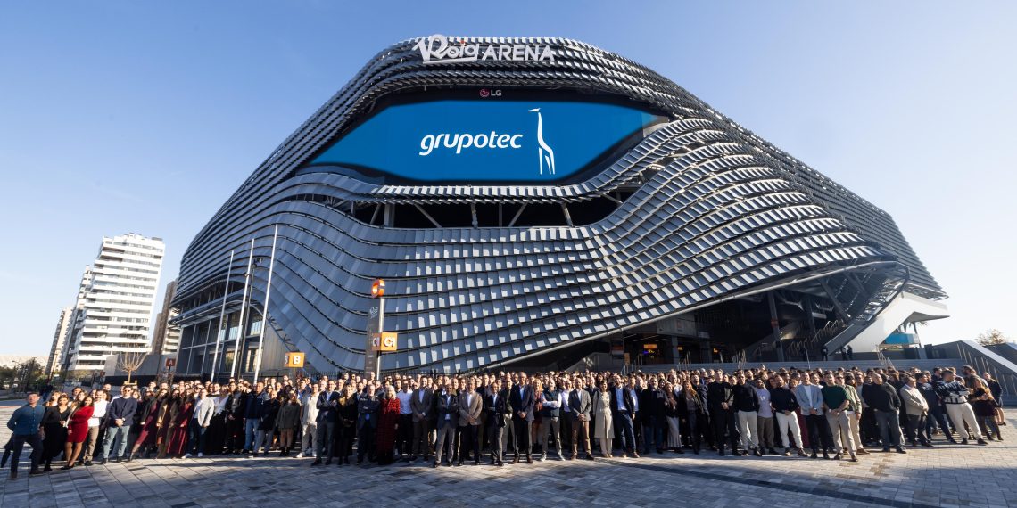 Equipo de Grupotec en las instalaciones de El Roig, durante una jornada de trabajo de la compañía.