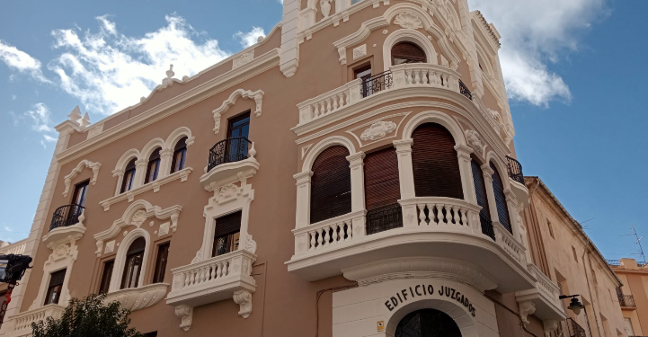 Finaliza la restauración de la fachada de la sede judicial de Ontinyent