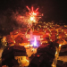 Fuegos artificiales iluminan la Plaza Rey Don Jaime durante el encendido del Árbol de Navidad en Casas Bajas.