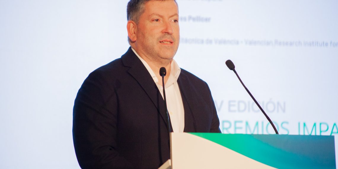El investigador, Jordi Linares, recibe el Premio Imparable a la Innovación en Pacientes