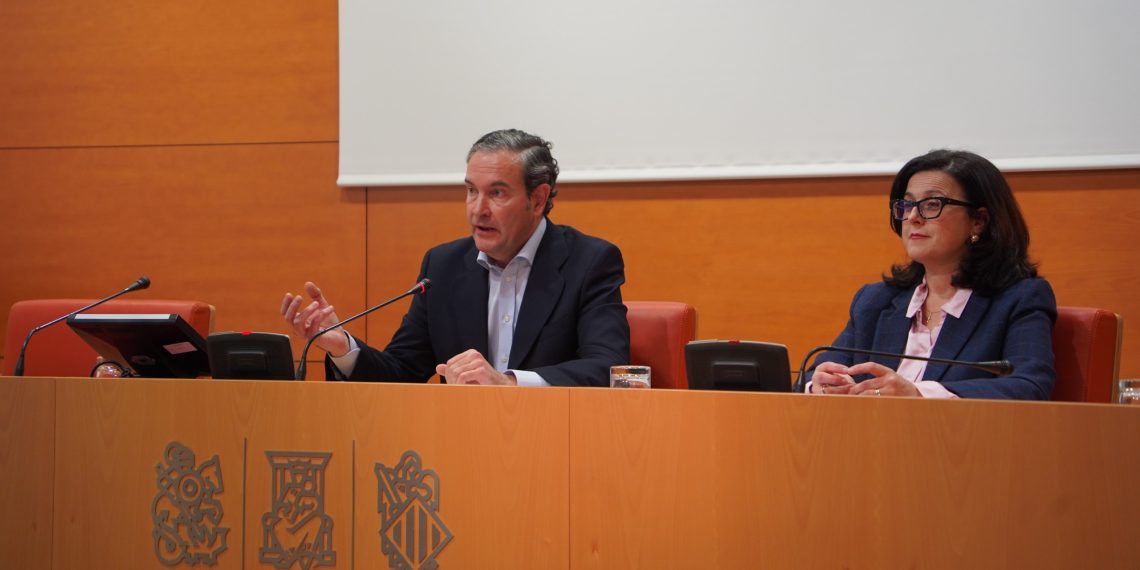 Fernando Pastor interviene durante la Junta de Síndics.