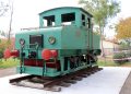 La locomotora de ‘el Trenet’ durante su traslado a la avenida Adolfo Suárez de Puerto de Sagunto.