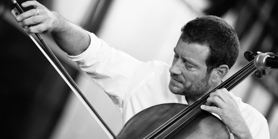 El violonchelista Matthieu Saglio actúa en el Auditori de Castelló
