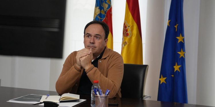 Pérez Llorca coordina con Emergencias la respuesta institucional ante el episodio de lluvias en la Comunitat Valenciana