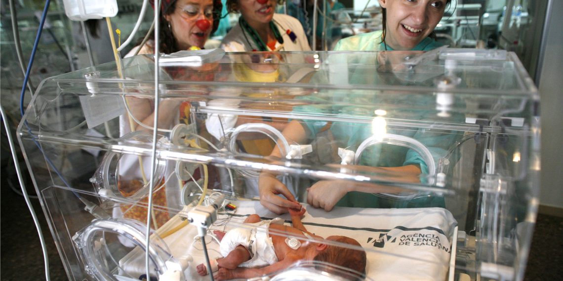 Payasospital pide apoyo para mantener las nanas terapéuticas en seis hospitales valencianos