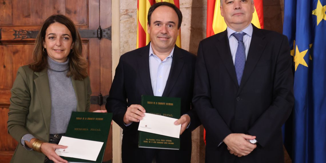 Pérez Llorca recibe la Memoria de la Fiscalía de 2024