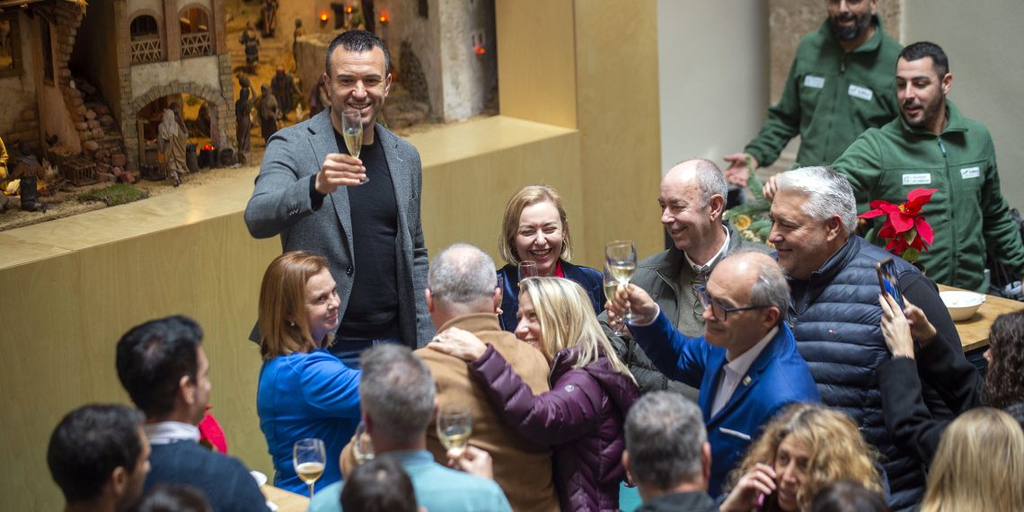 Mompó apuesta por una Navidad valenciana que preserve las tradiciones y dinamice la economía