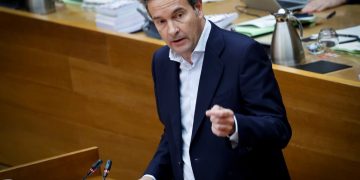 El portavoz del GPP en Les Corts, Fernando Pastor, exige explicaciones a Diana Morant tras el registro del CNIO.