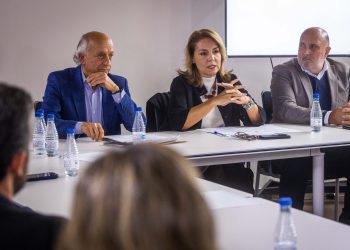 Susana Camarero anuncia la licitación de tres parcelas en Sant Joan d’Alacant para la construcción de más de 100 viviendas públicas.
