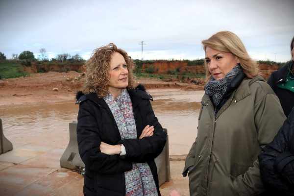 Susana Camarero supervisa el estado de los barrancos de l’Horteta y el Poyo a su paso por Torrent tras el episodio de lluvias.
