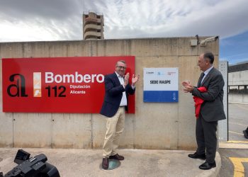 Valderrama y Pérez durante la inauguración de la nueva sede del IVASPE en la base de bomberos de San Vicente del Raspeig.