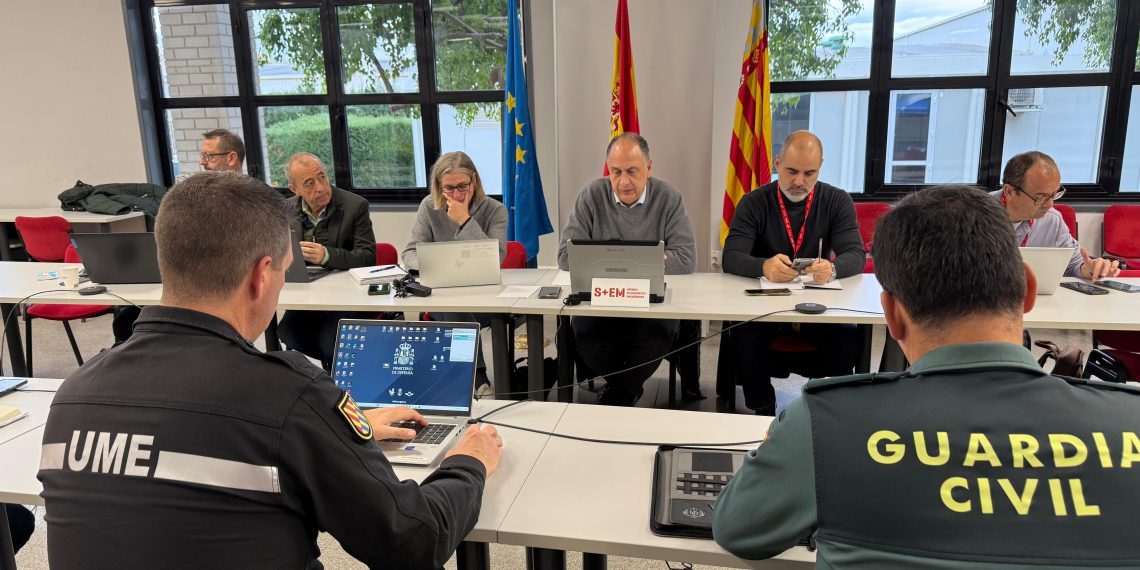 Emergencias pide evitar desplazamientos y actividades al aire libre y alerta de un posible paso a nivel rojo