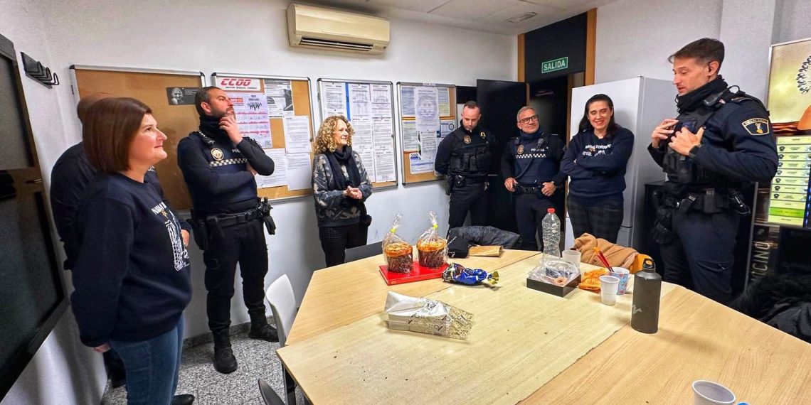 Amparo Folgado agradece en Navidad la labor de Policía Local y Protección Civil de Torrent