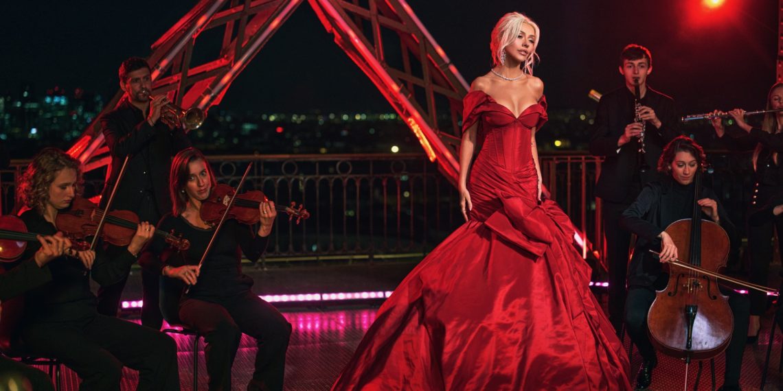 Christina Aguilera celebra los 25 años de My Kind of Christmas