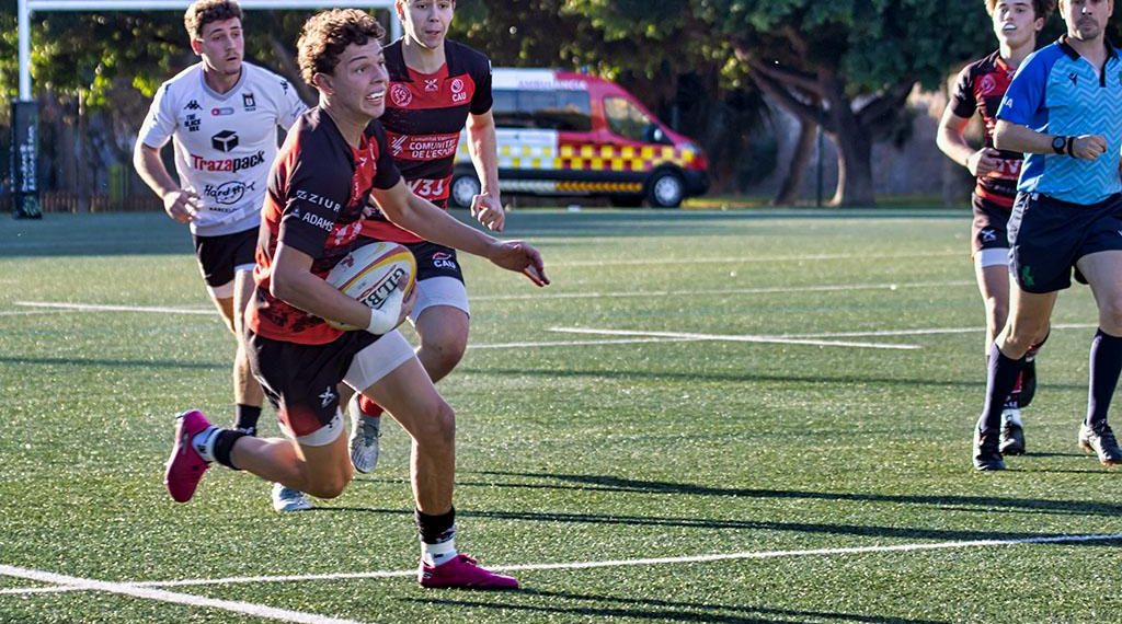 Lucas Gil, del CAU Rugby Valencia, convocado para un duelo decisivo en la Rugby Europe Super Cup