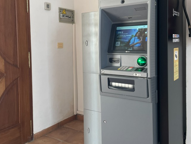 La Generalitat garantiza la continuidad del servicio de cajeros automáticos en municipios de interior en riesgo de despoblación