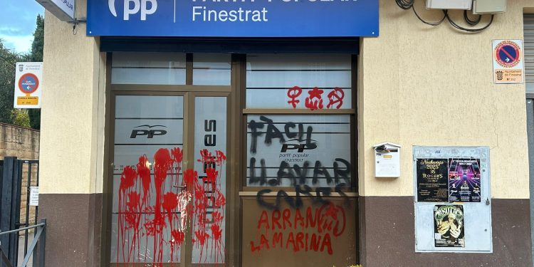 Carlos Gil, tras el ataque a la sede de Finestrat, lamenta “el odio del independentismo catalán hacia todo lo valenciano”