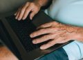 El Ayuntamiento promueve acciones gratuitas para reducir la brecha digital de las personas mayores