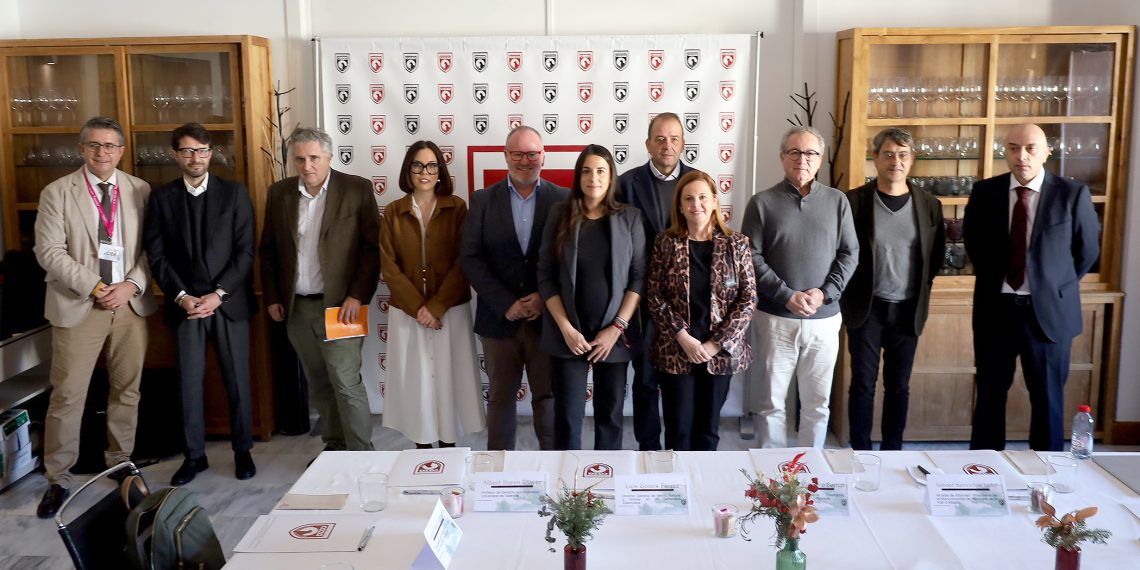 La Diputació de Valencia se une a la Federación de Caza para abordar la sobrepoblación de fauna salvaje y su impacto en la seguridad vial