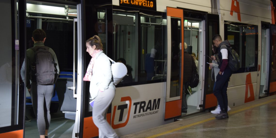 Uno de cada cuatro usuarios de TRAM d’Alacant prefiere desplazarse con el metropolitano a pesar de poseer vehículo propio
