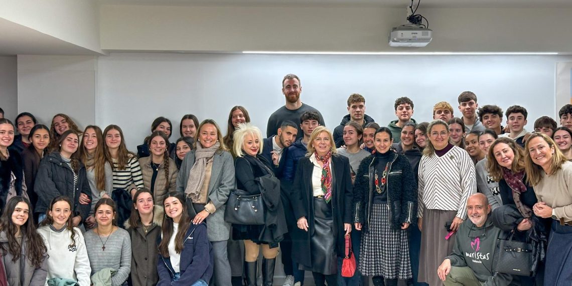Albalat destaca la colaboración entre el IVASS y el Colegio Maristas para fomentar valores de inclusión y respeto en el alumno