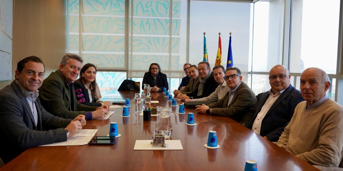 La Generalitat desbloquea cerca de 8.000 expedientes para facilitar el acceso al suministro eléctrico en la provincia de Valencia