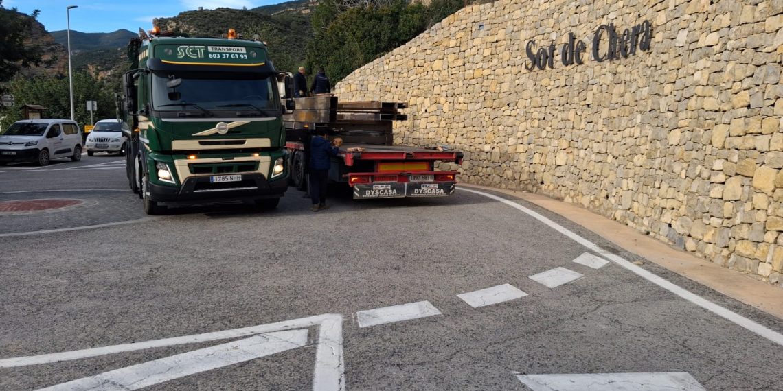 La Generalitat afronta la fase final de la reconstrucción de las pasarelas de Sot de Chera tras concluir un complejo traslado