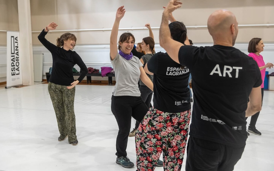 Espai LaGranja reivindica la danza tradicional como motor comunitario en un taller impartido por Pere Bodí