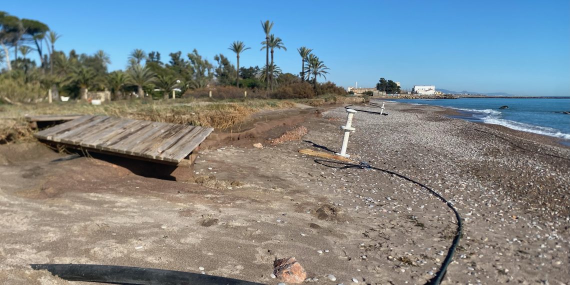 La Asociación Vecinal de las playas de Almardà, Corinto y Malvarrosa denuncia la grave desprotección del litoral y los daños sufridos tras el último temporal
